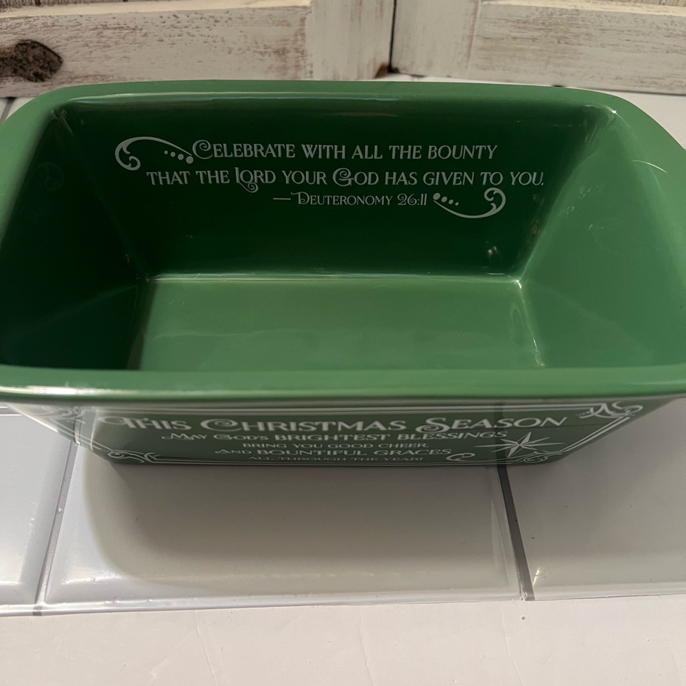 Green Christmas Season Decorative recipe Dish
Cranberry orange bread